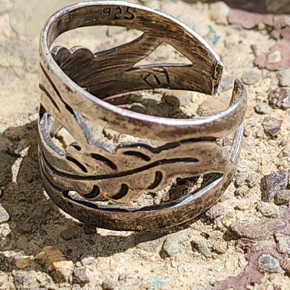 Vintage Mexican Sterling Silver 925 Wide Leaf Band Ring Signed MLM Sz 8& Up